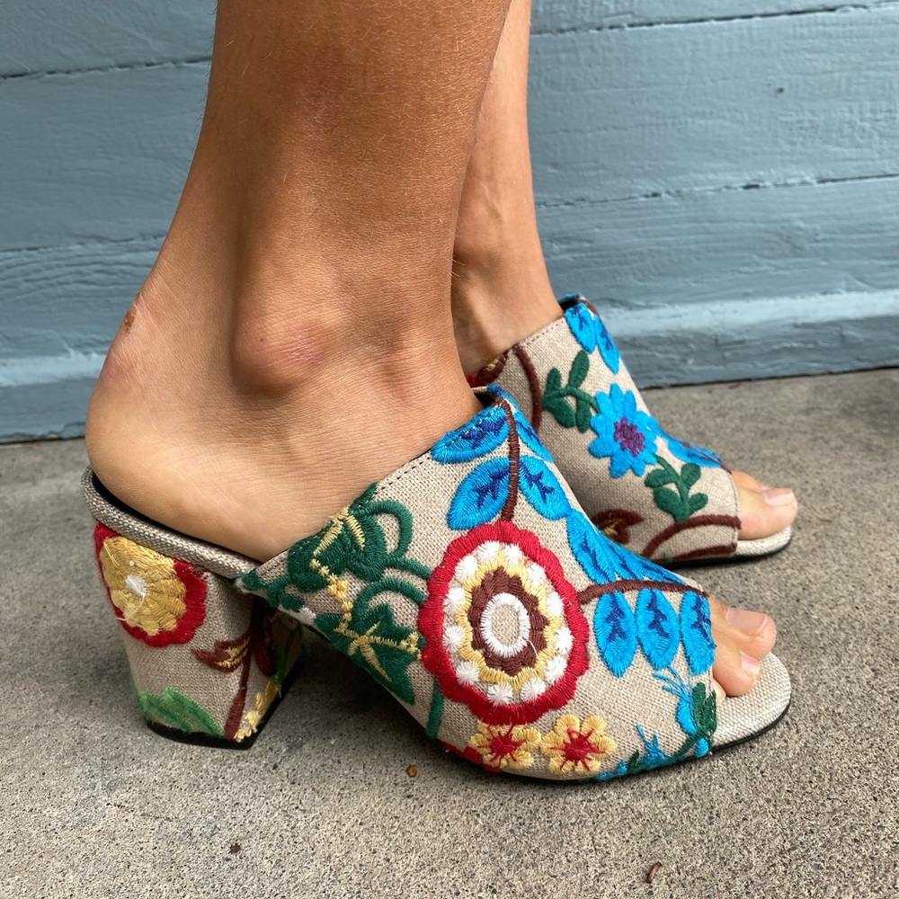 L’Intervalle Embroidered Floral Mules